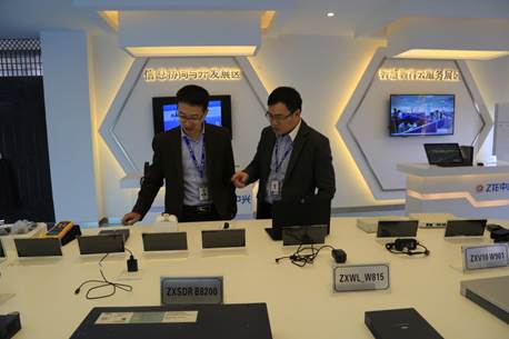 说明: D:\HuaTec\衡阳项目部\宣传\新闻稿\2016年11月\基地巡检-巡视展厅.JPG